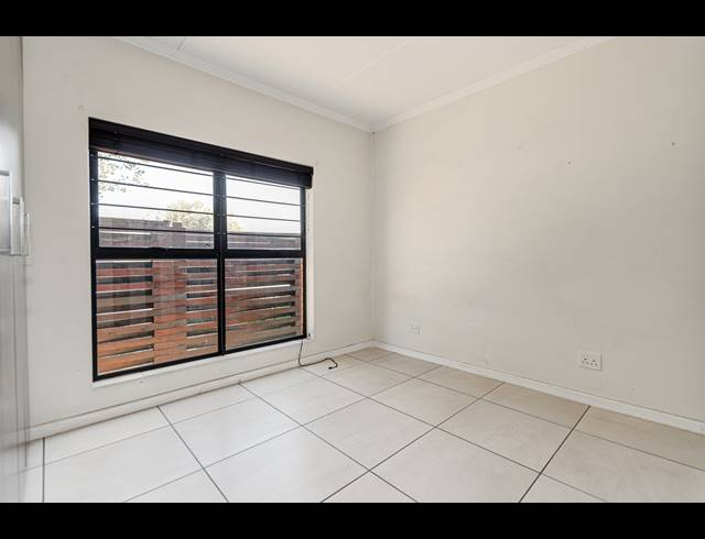 3 BEDROOM APARTMENT FOR SALE IN FOURWAYS